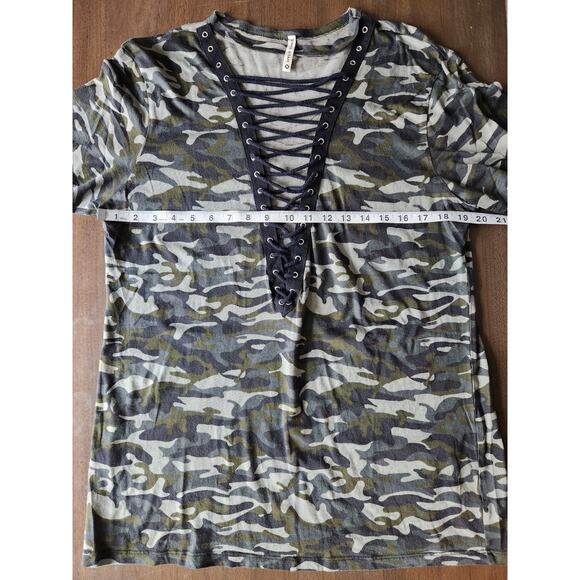 Emma & Sam Top Camouflage Design Short Sleeves Deep V lace up Front size M - Picture 4 of 7